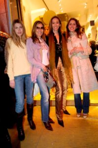 Dolores Desnica con la figlia Nike ed un'amica