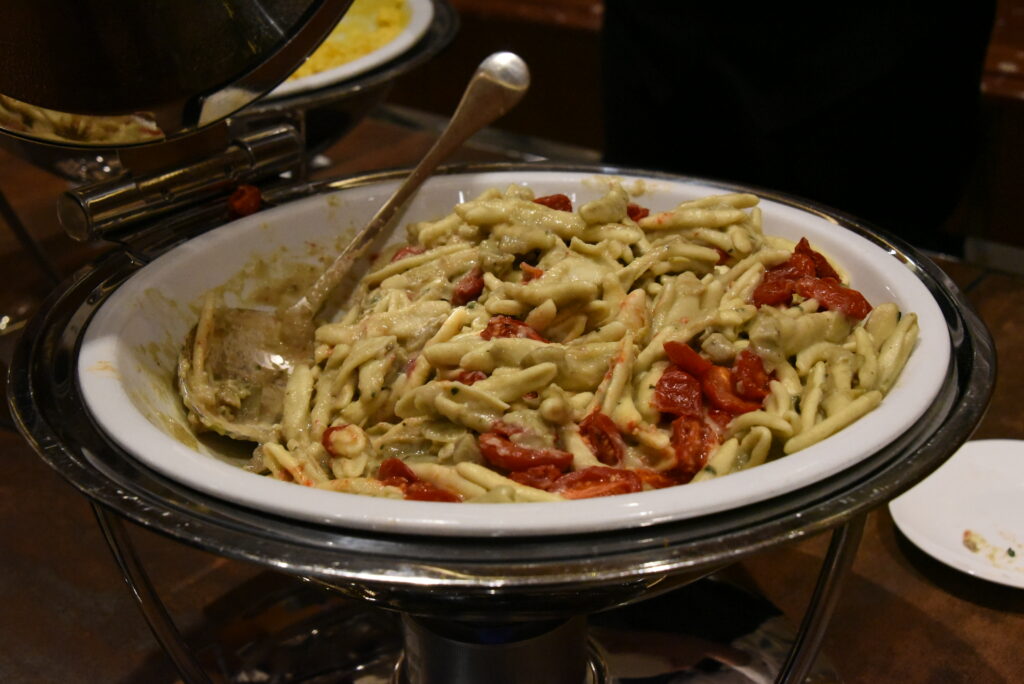 Strascinati ai carciofi, timo e pomodorini confit 