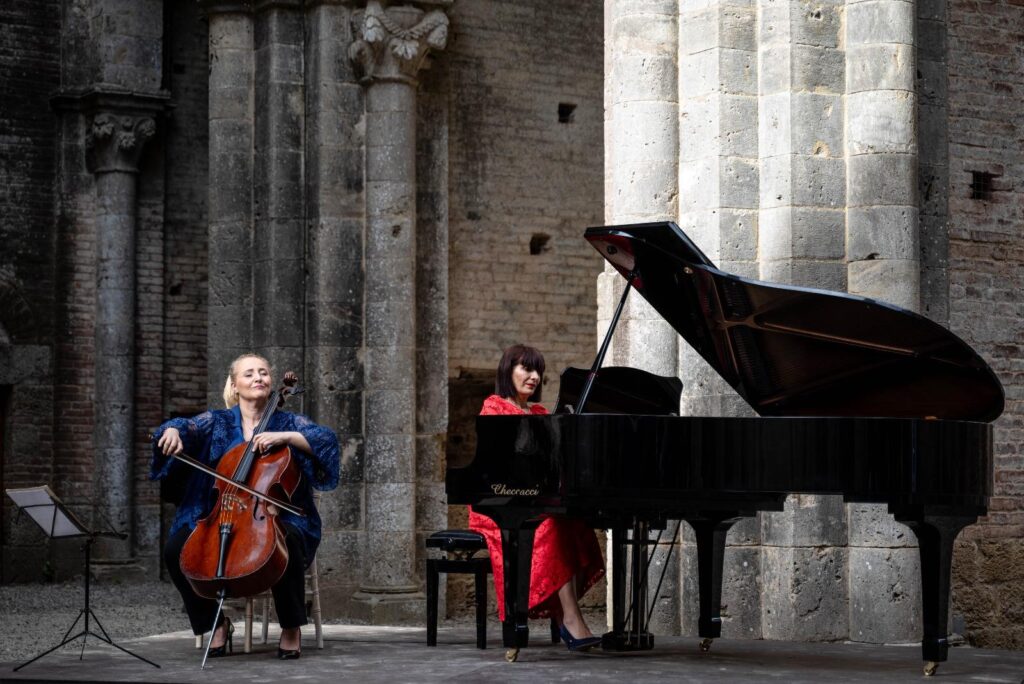 Opening Cerimonia - Giubileo di Luce (3)- Kristina Petrollari al piano e Dorina Laro al violoncello
