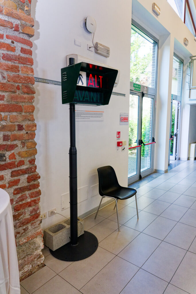 Pirmo semaforo pedonale installato