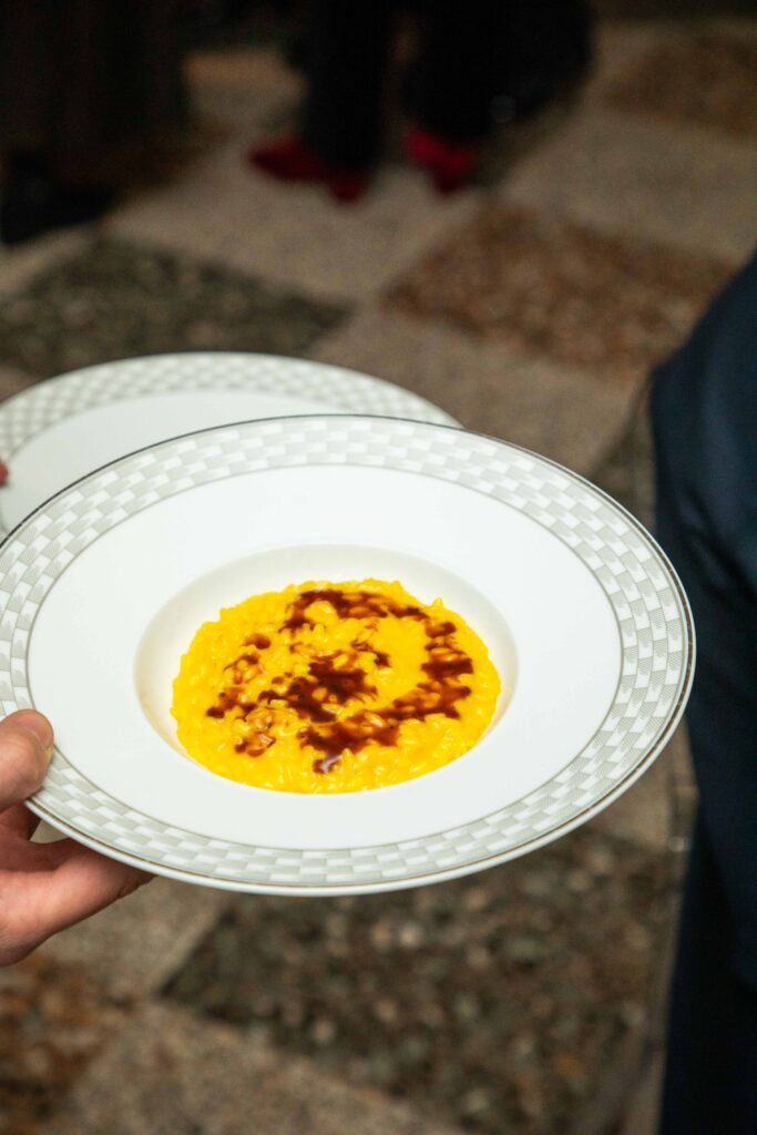 Riso allo zafferano, sugo dell orto e gremolada