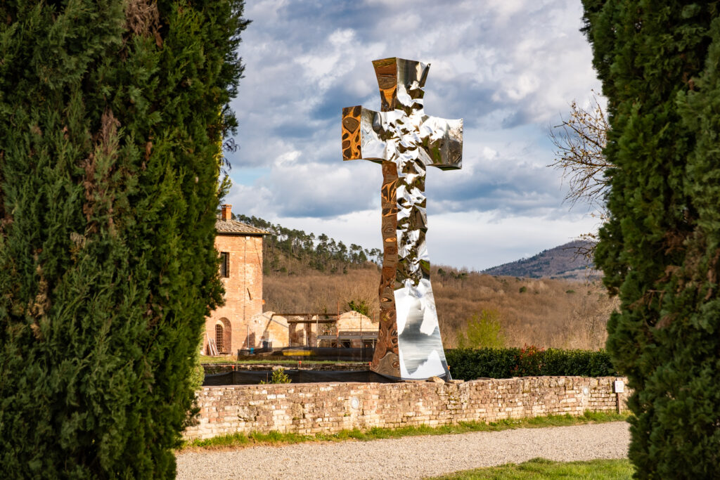 Helidon Xhixha_ Oltre le Mura_Luce Divina_ph Michele Stanzione