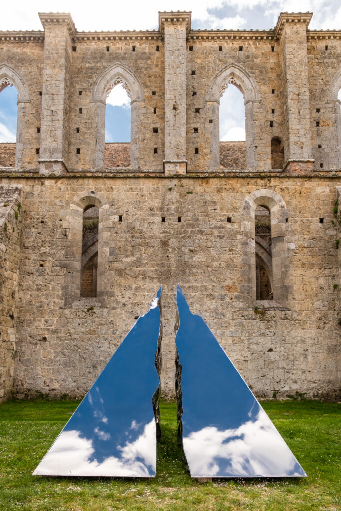 Helidon Xhixha_ Oltre le Mura_Piramide di Luce_ph Michele Stanzione
